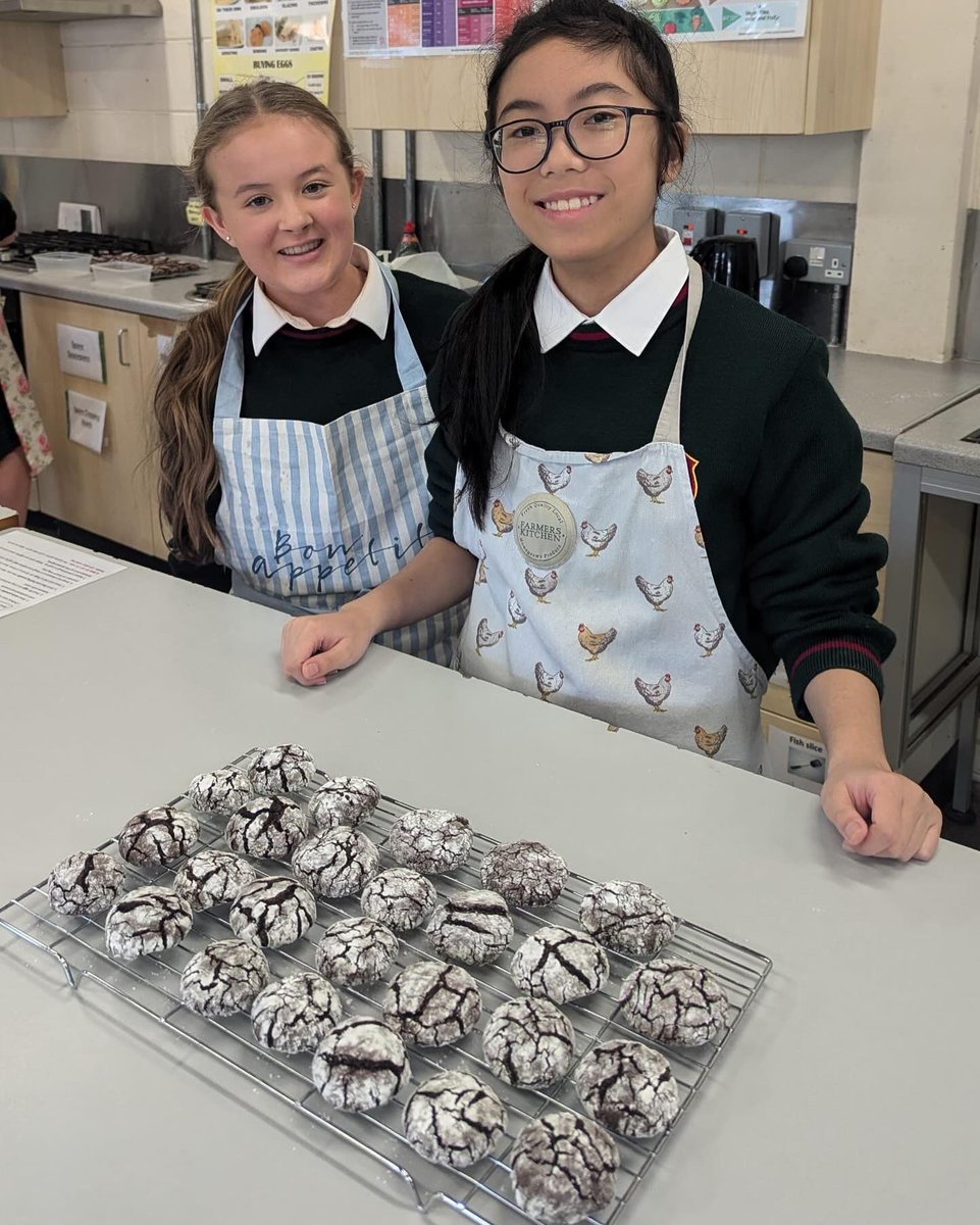 ArdscoilT's tweet image. Miss Dunnes’ 1st year Home Economics class made some lovely chocolate crackle cookies this morning. Some great baking skills and team work on show.
Well done everyone and Ms. Dunne 🧑‍🍳 🙌🏻 #homeeconomics