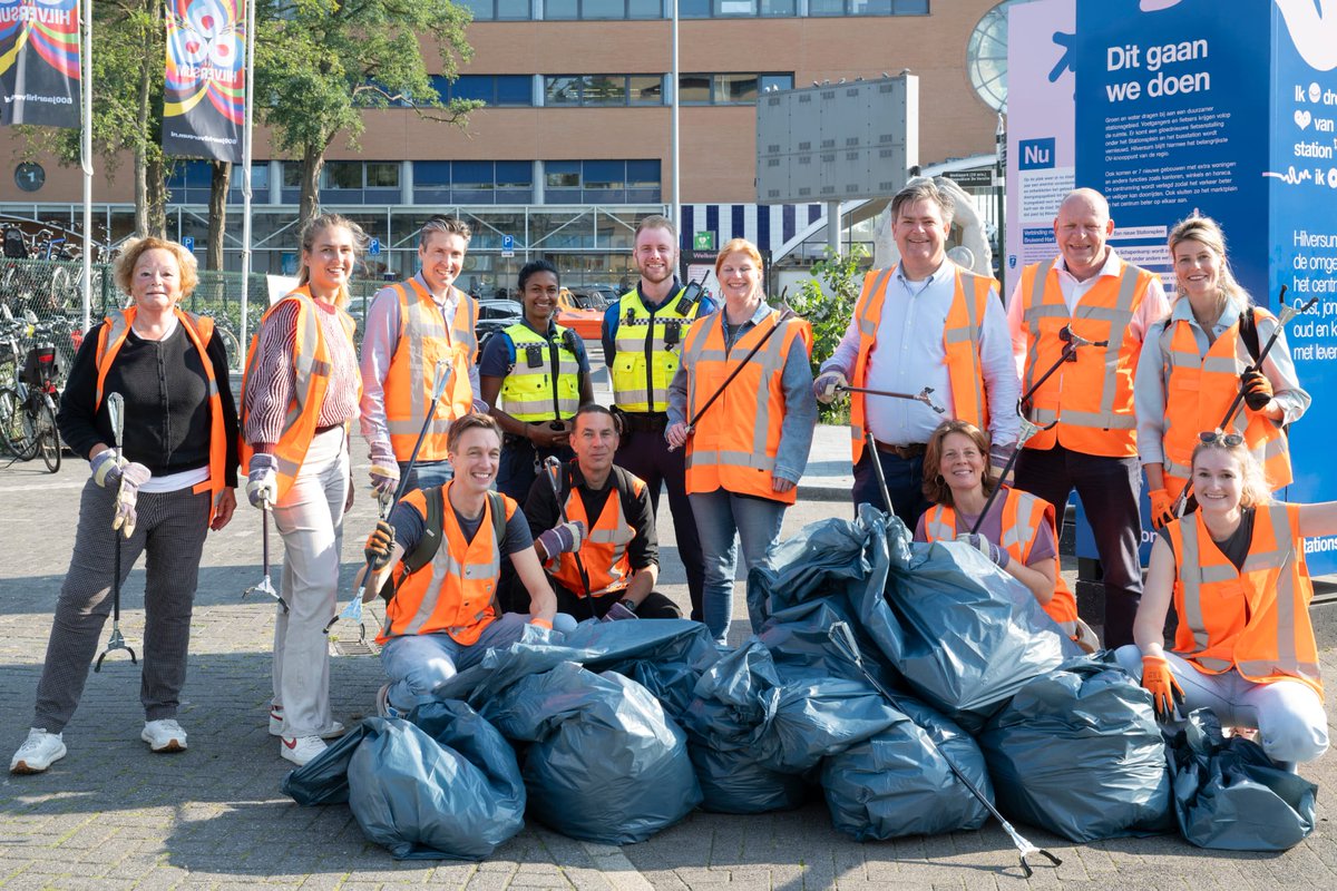 Vandaag in het kader van <a href="/WorldCleanupDay/">World Cleanup Day</a> aan de slag geweest bij het stationsplein. Bijna 200 fietswrakken verwijderd de afgelopen weken, en verder heel, heel veel afval. We werken aan verdere verbetering voor schoonmaak en handhaving, maar een goede start! <a href="/FietsHilversum/">Fietsersbond Hilversum</a>