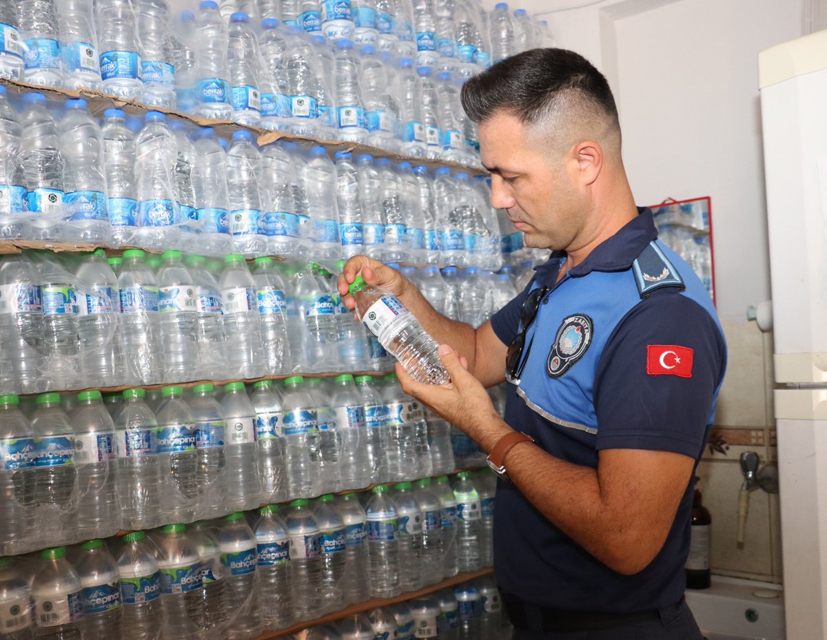 Toroslarbld's tweet image. ‘’Öğrencilerimizin sağlıklı gıdalara ulaşması bizim en büyük sorumluluğumuzdur’’

Zabıta Müdürlüğü ekiplerimiz, ilçe genelindeki okul kantinlerinde hijyen ve ürün denetimlerine devam ediyor. 

#Okul #Kantin #Denetim #YüzüGülenNefesAlanToroslar