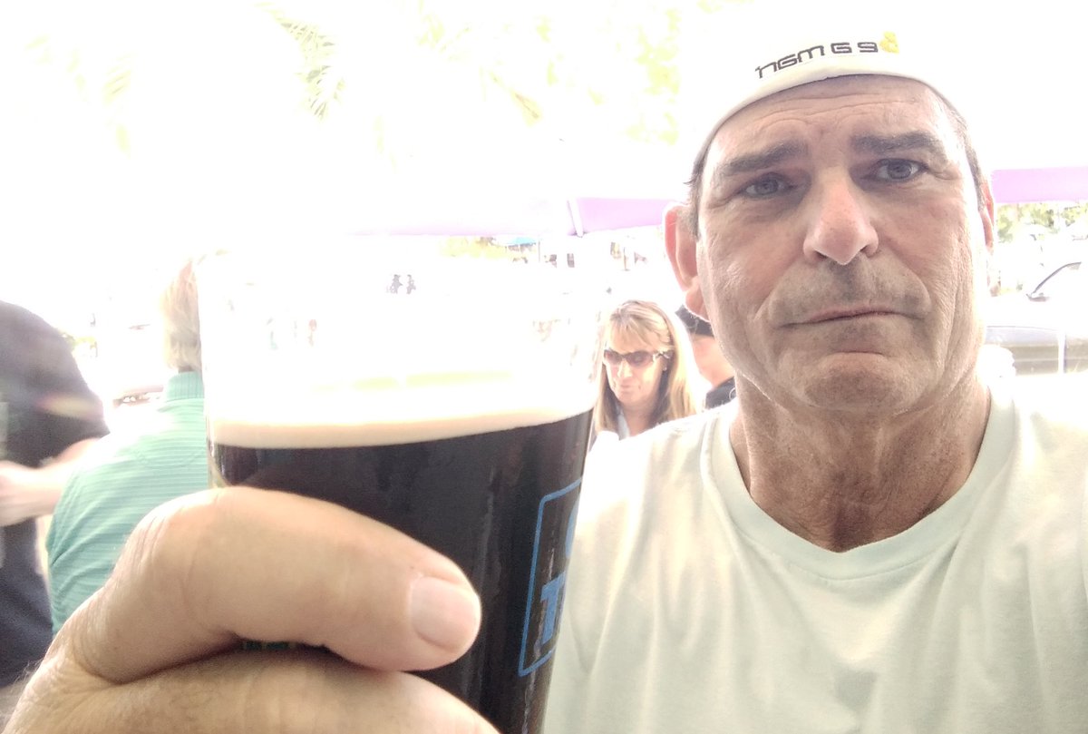 TheBeAManGuy's tweet photo. NEVER DRINK SOCIALLY. 
ONLY DRINK TO GET HAMMERED. 
-BE A MAN https://t.co/eAKiuZdoxW