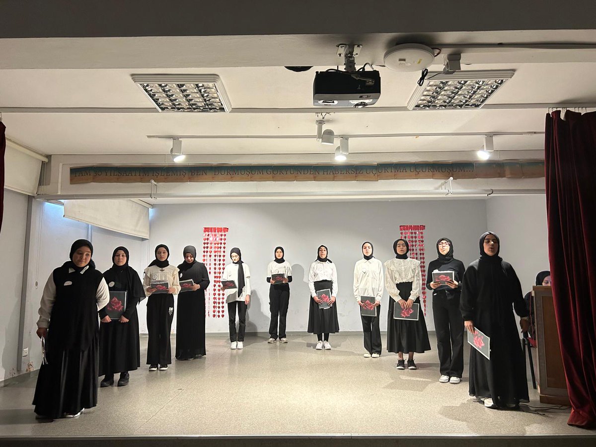 Mevlid-i Nebi Haftası Programı Şube Müdürümüz Ahmet Duman'ın katılımıyla Necip Fazıl Kısakürek İmam Hatip Ortaokulumuzda gerçekleşti. Peygamber efendimizi ihtiram ve hürmetle yâd ediyoruz.
<a href="/tcmeb/">Millî Eğitim Bakanlığı</a> 
<a href="/istanbulilmem/">İstanbul İl Millî Eğitim Müdürlüğü</a> 
<a href="/MucahitYentur/">Murat Mücahit Yentür</a> 
<a href="/necatitekbas/">Necati TEKBAŞ</a>