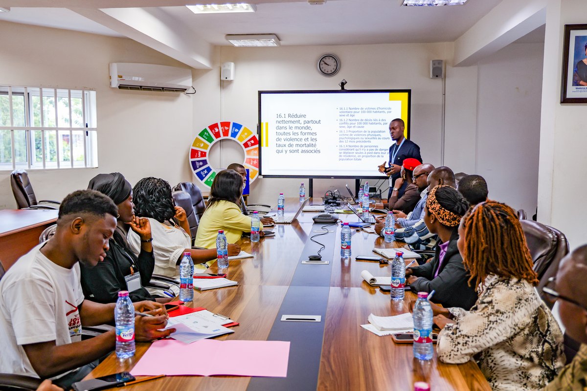 PnudTogo's tweet image. Célébration #peaceDay2024 au Togo.
En collaboration avec @WanepTogo nous avons renforcé hier les connaissances des lauréats finalistes de l&apos;édition 2024 des Joutes verbales francophones sur les idéaux de #Paix. 
Ensemble, réinventons un🌍plus juste, pacifique et durable!
#ODD16