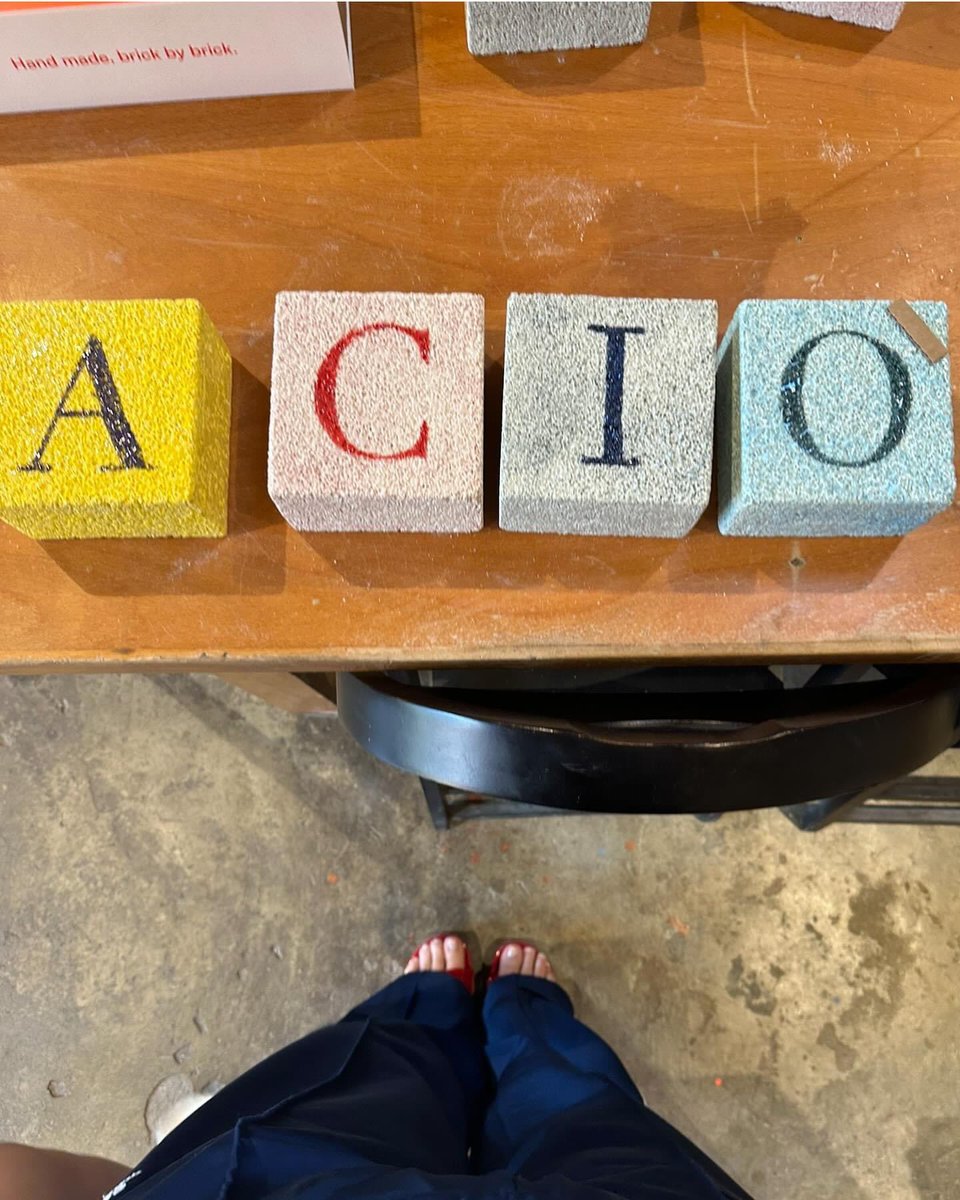 LauraPausini's tweet image. A CIO’ - In questi giorni vi ho lasciato degli indizi che solo i più attenti hanno notato.
Adesso iniziamo a giocare davvero! I passaggi sono semplici:
- entrate sul mio profilo Spotify;
- cercate attentamente tra i canva delle mie canzoni di Anime Parallele;
- una volta radunati…