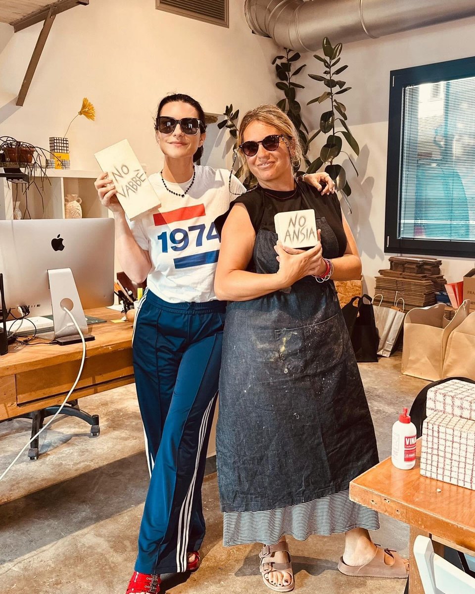 LauraPausini's tweet image. A CIO’ - In questi giorni vi ho lasciato degli indizi che solo i più attenti hanno notato.
Adesso iniziamo a giocare davvero! I passaggi sono semplici:
- entrate sul mio profilo Spotify;
- cercate attentamente tra i canva delle mie canzoni di Anime Parallele;
- una volta radunati…