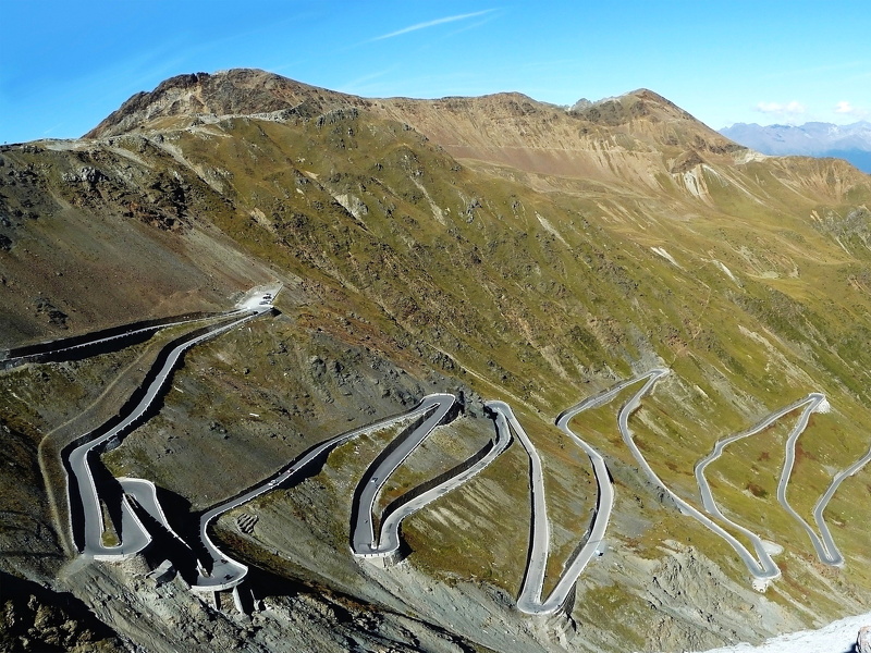 gipfelwelt's tweet photo. In den Alpen werden einige Pässe und Scharten als Joch bezeichnet. Dabei handelt es sich um historische Übergange, meist mit Fahrstraßen. Die Definition. #Archiv #Bergwandern #Definition #Gipfelwelt #Glossar #Hochgebirge #Joch #Landschaftsbild #Pass
https://t.co/BY39c0LjfP https://t.co/IXxTPiNXqg