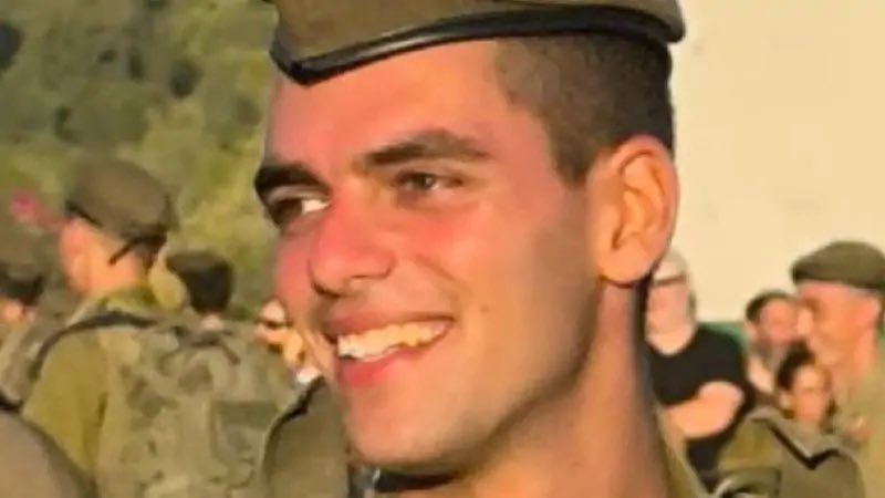 עבר מתחת לראדר, אבל אתמול נהרג תומר קרן מגולני, בצפון מפגיעת טיל נ״ט, תומר התגייס רק בנובמבר חודש אחרי ה7/10, כלומר אם היינו מנסים לגייס בני 18 עם פטור, הם היום כבר היו ממש מסייעים לנו במלחמה בעזה ובצפון. אבל במקום זה טוחנים את החטיבות עד דק, ומגייסים חיילי מילואים, סליחה תומר