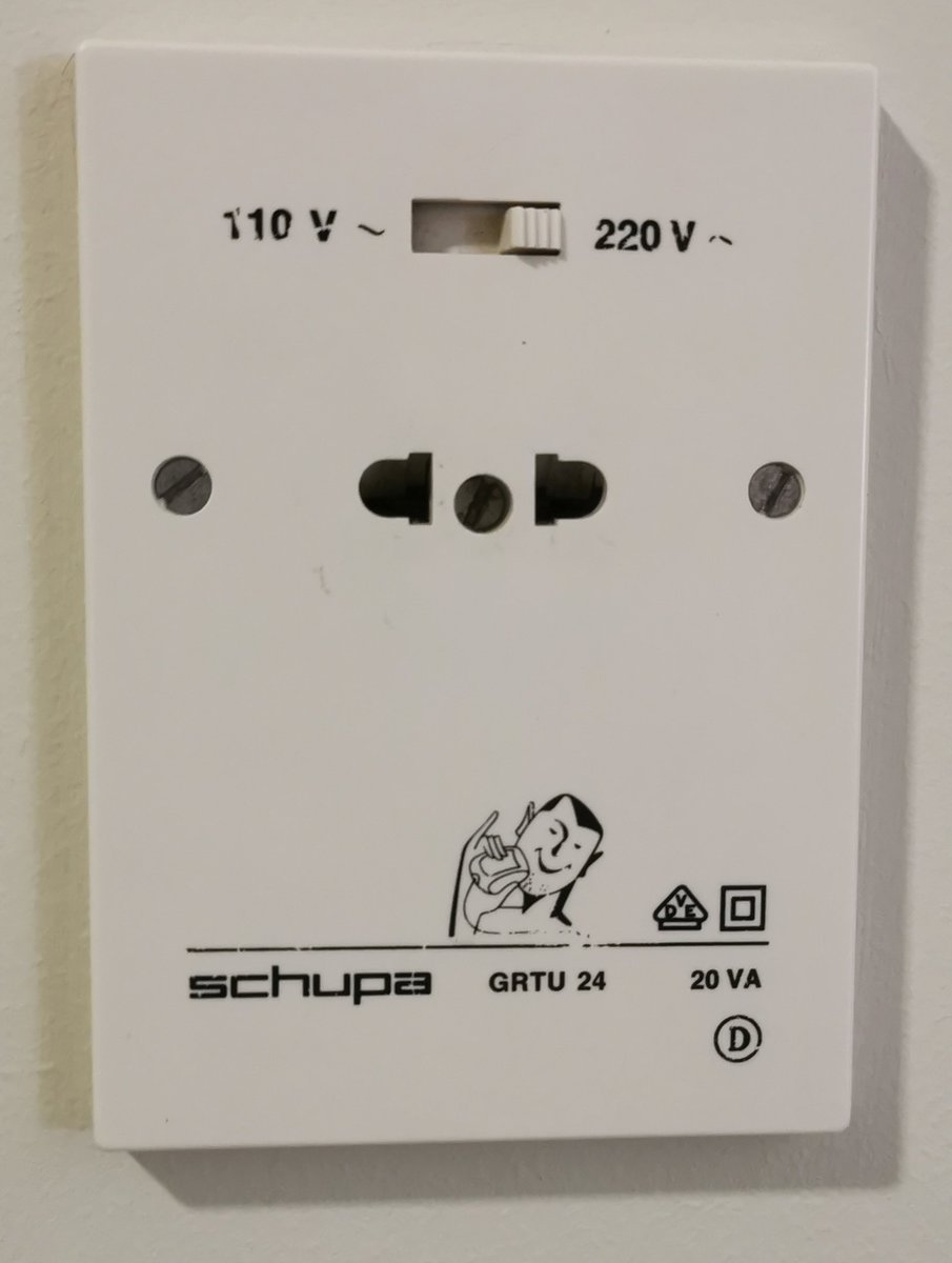 A minha mulher insiste que é um vampiro.