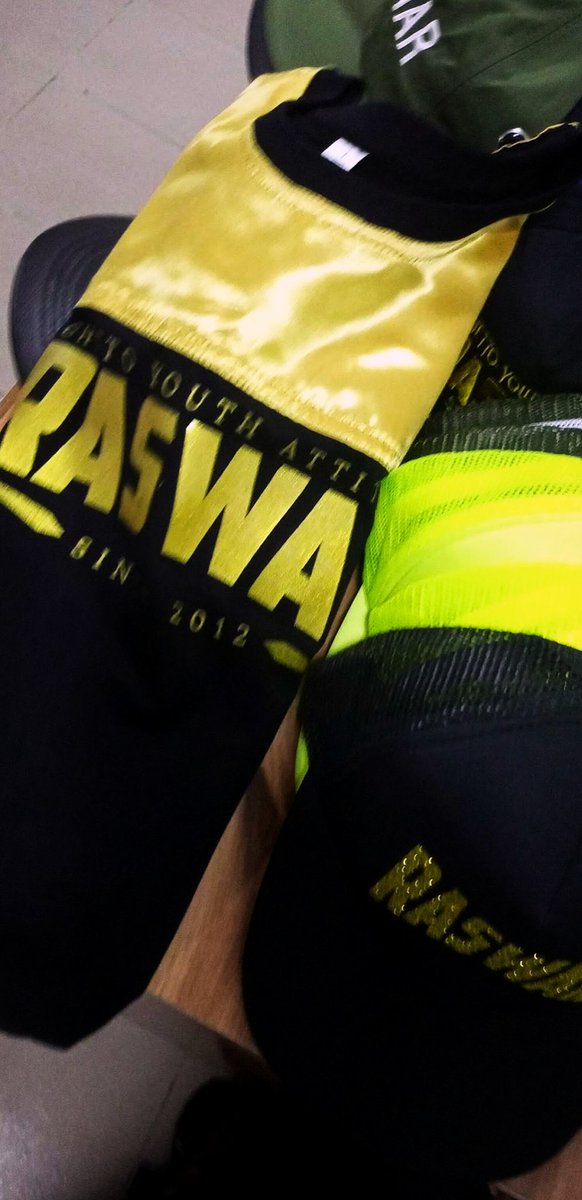 raswarofficiel's tweet photo. Agréable et douce journée 💖👌
#Raswar #TeamRaswar #Streetwear #cameroonmodels #ModeUrbaine #AfricaFashion https://t.co/i22Y4IBgFt
