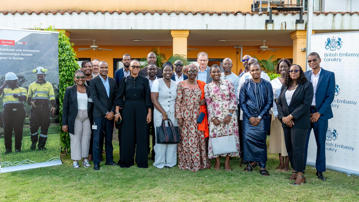 Nous avons organisé en collaboration avec l'ambassade du Royaume-Uni une séance de partage d'expériences entre les deux premières cohortes du programme « Gouvernance du pétrole, du gaz et de l'exploitation minière dans les marchés émergents » de la Blavatnik School of Government