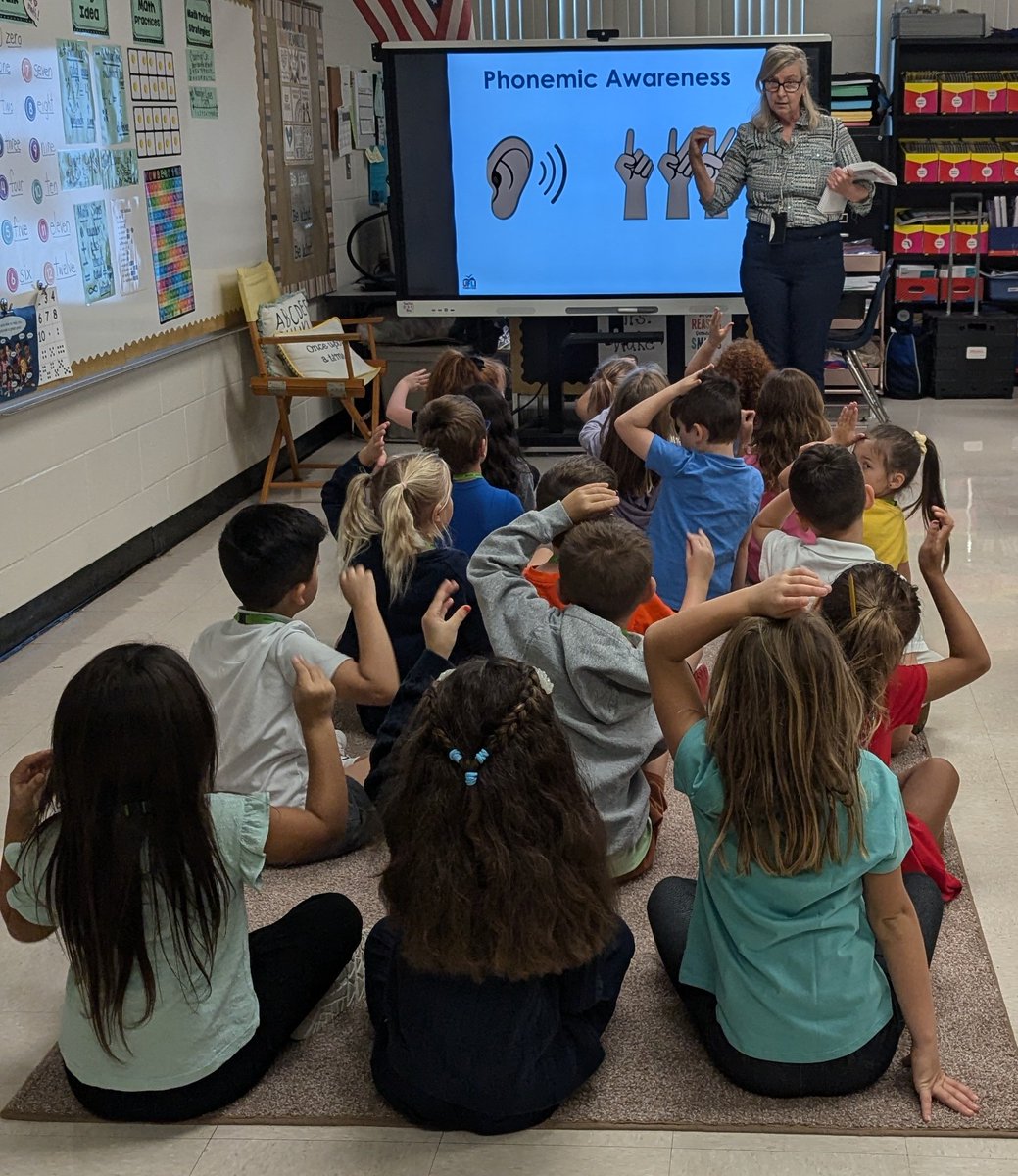Engagement and literacy with <a href="/UFLiteracy/">UF Literacy Institute</a> 🎉 Empowering students through explicit phonics instruction, building stronger readers one step at a time. 💪🏽
