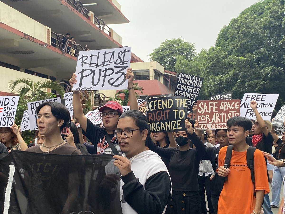 PSPUPCOC's tweet photo. NGAYON | Ginaganap ngayon sa loob ng PUP Main ang protest call para palayain ang PUP 3 na iligal na hinuli at nakakulong ngayon sa Manila Police District.
#ReleasePUP3
#DefendPUP
#HandsOffArtists https://t.co/2PCzMDkYwG