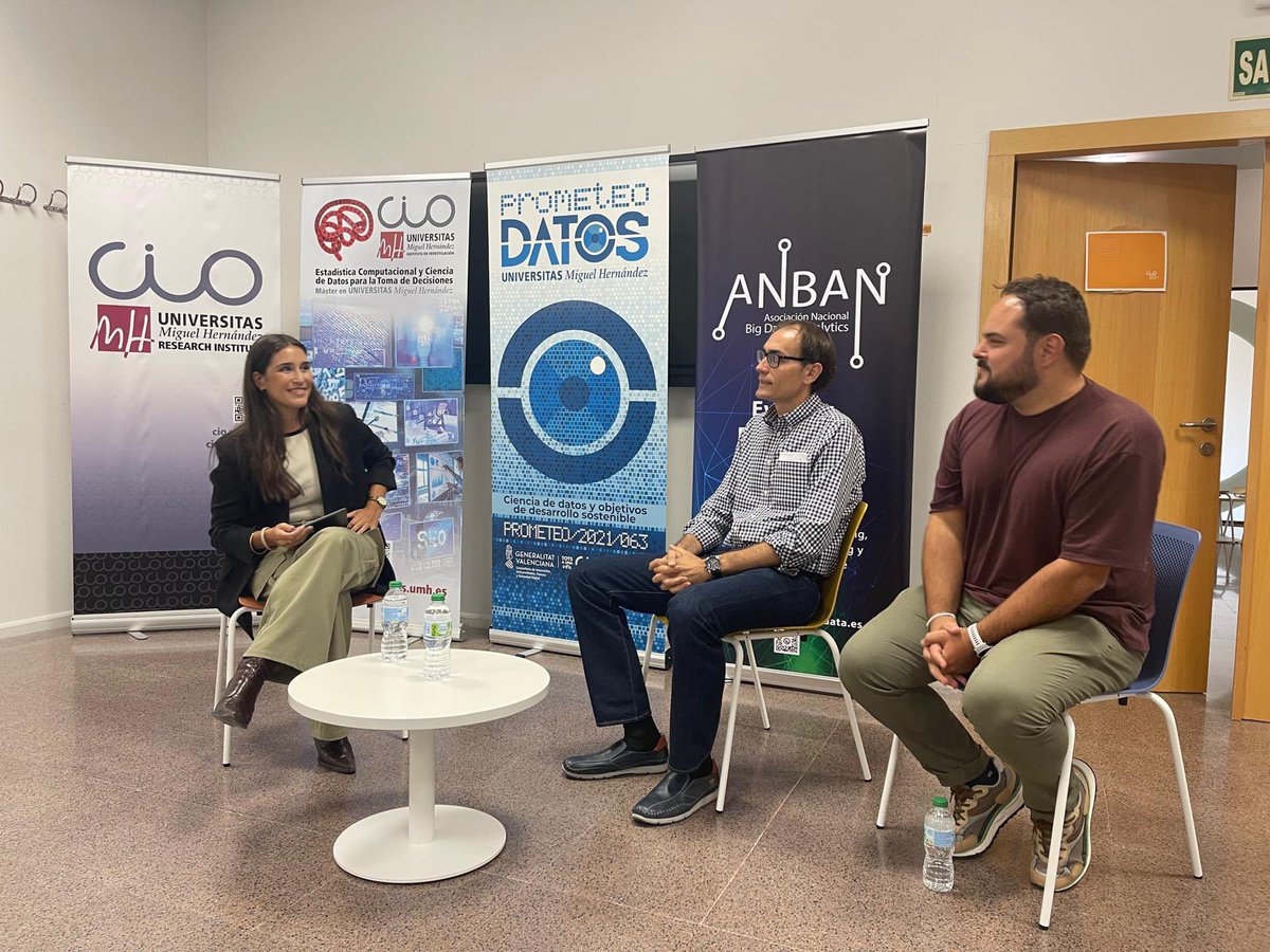 InformadoresElx's tweet image. 👩🏽‍💻Este jueves celebramos la “Mesa debate: Retos y Desafíos de la IA” en la que abordamos su impacto en el sector periodístico.

🔗Contamos con los expertos @JuanAparicioUMH, director de la Cátedra de Transformación del Modelo Económico, y @juanjo_milla de @BigDataAsoc