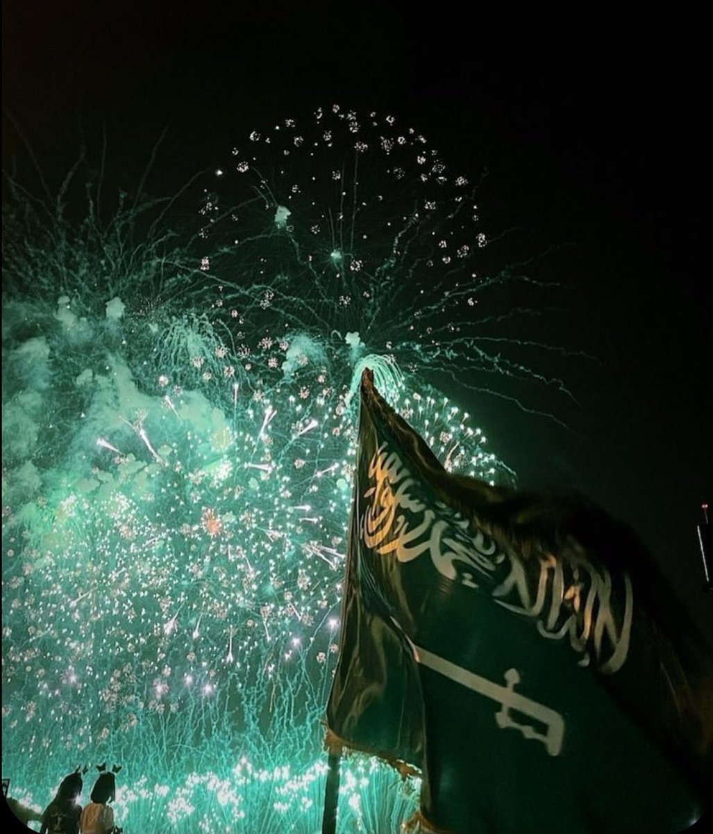 وإن انتمى غيري لغيرِك؛ إنني
للمجدِ والعلياءِ فيك سأنتمي

#اليوم_الوطني_السعودي_94