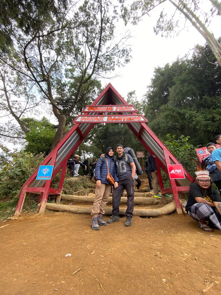 pass_funn's tweet photo. #gunungprau #pasutri #happy https://t.co/3NyaFmOnzh