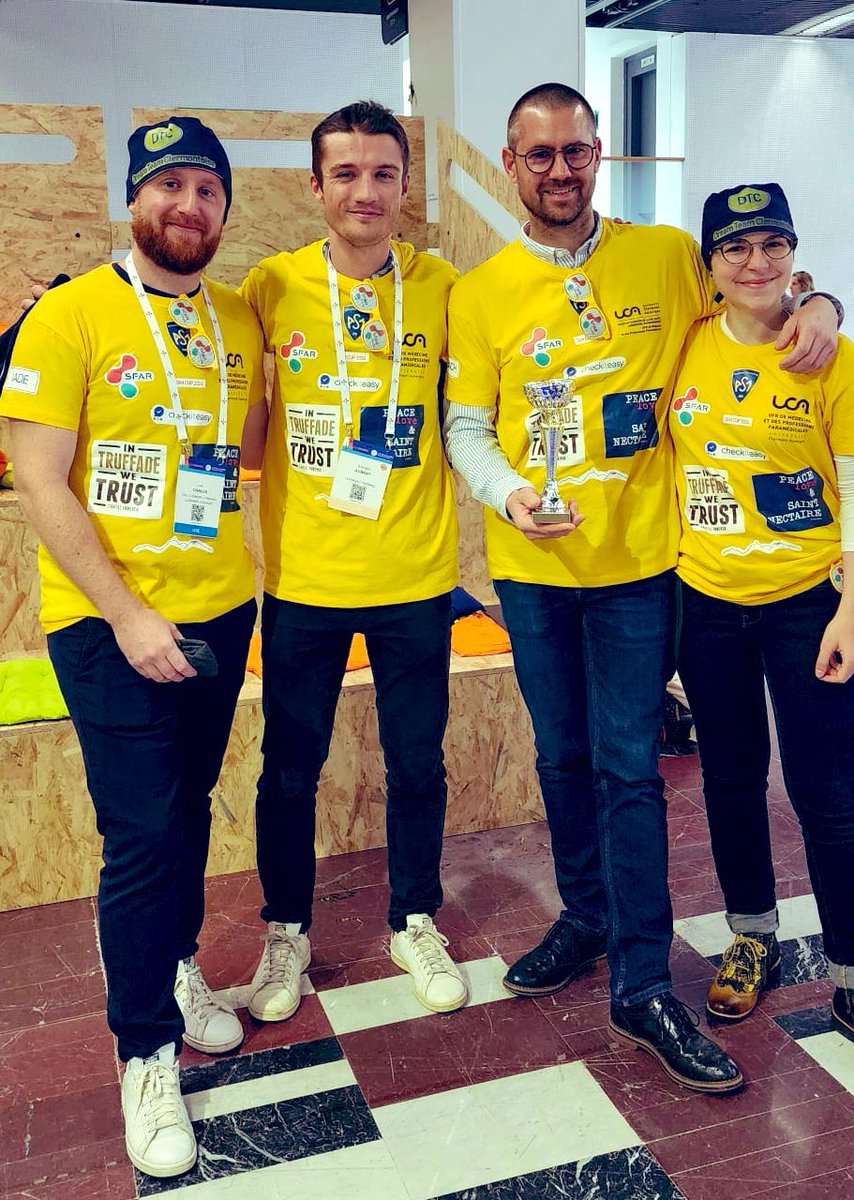Et la victoire de la SimCup de la #SFAR2024 revient à la dream team clermontoise !!! 🏆
Félicitations ! 
Un vrai travail d’équipe, qui mêle rigueur, compétences, efficacité et bonne humeur. 👏🏻
<a href="/MathildeLapeyre/">Mathilde Lapeyre</a> <a href="/ThomasGodetMD/">Thomas Godet MD PhD</a> @CHUClermontFd