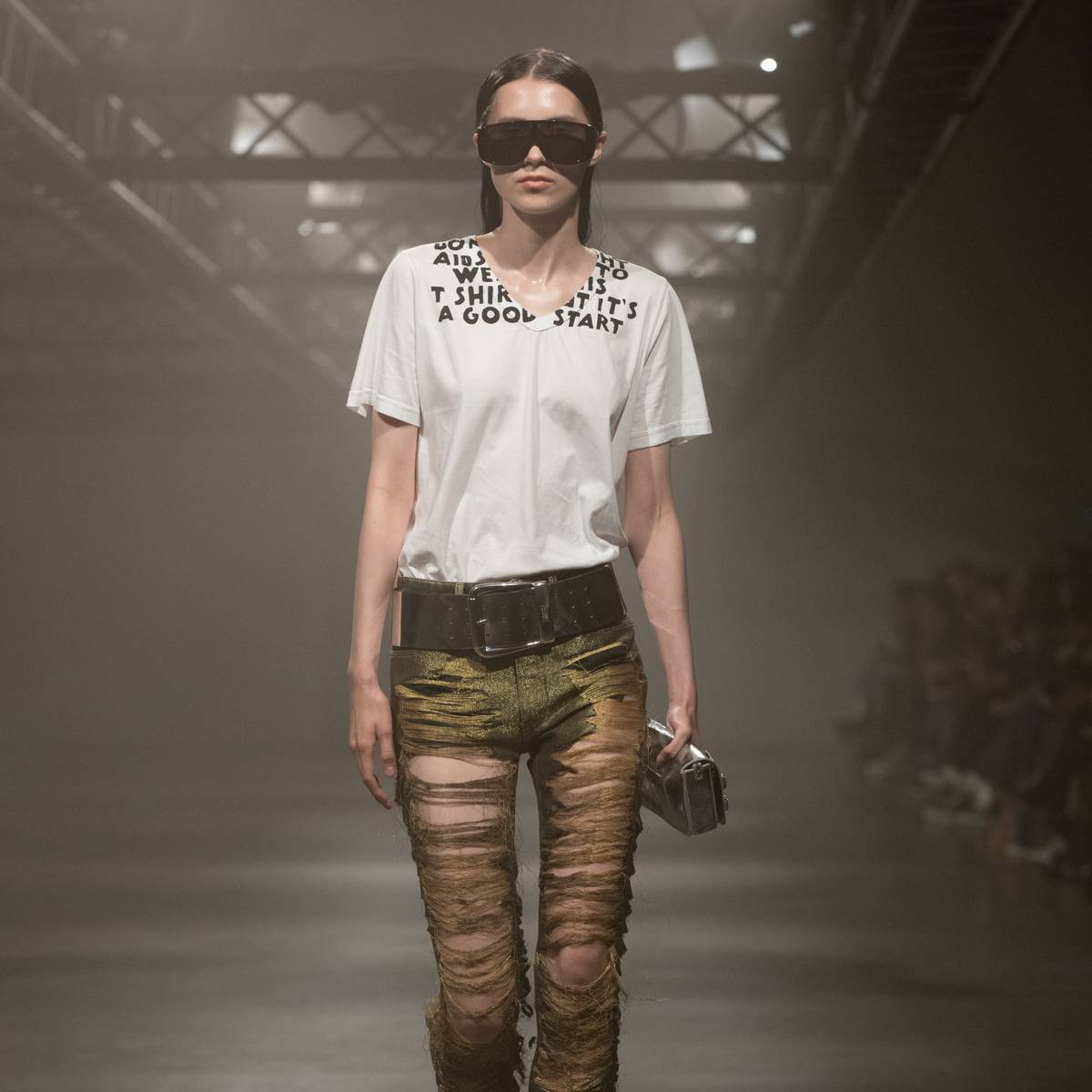 MM6 Maison Margiela primavera estate 2025: look androgini, pezzi iconici e accessori audaci dlvr.it/TDSnS4