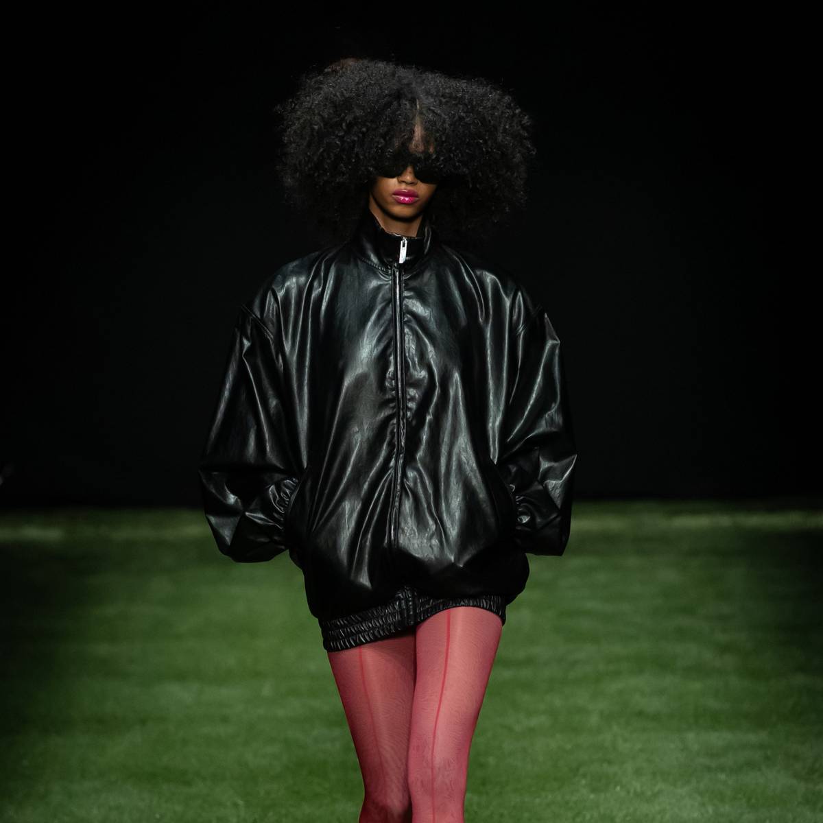 GCDS primavera estate 2025: cultura pop e resilienza urbana, tutti i look dlvr.it/TDSnNz