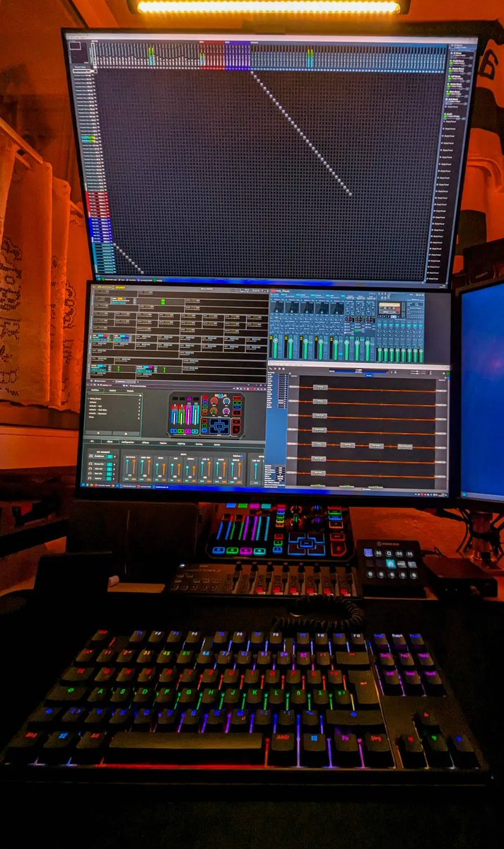 VB_Audio's tweet photo. VoiceMeeter Potato meets Matrix Coconut - feeding a goXLR.
By user CrazyThunderbird via VB Discord (mysetup). Post your VoiceMeeter setups!
Download Potato now: https://t.co/Fde33b3NLw

#audiomatrix #virtualaudiomixer #audioproduction #virtualaudiodevice #audiointerface https://t.co/GGkbntyPeq