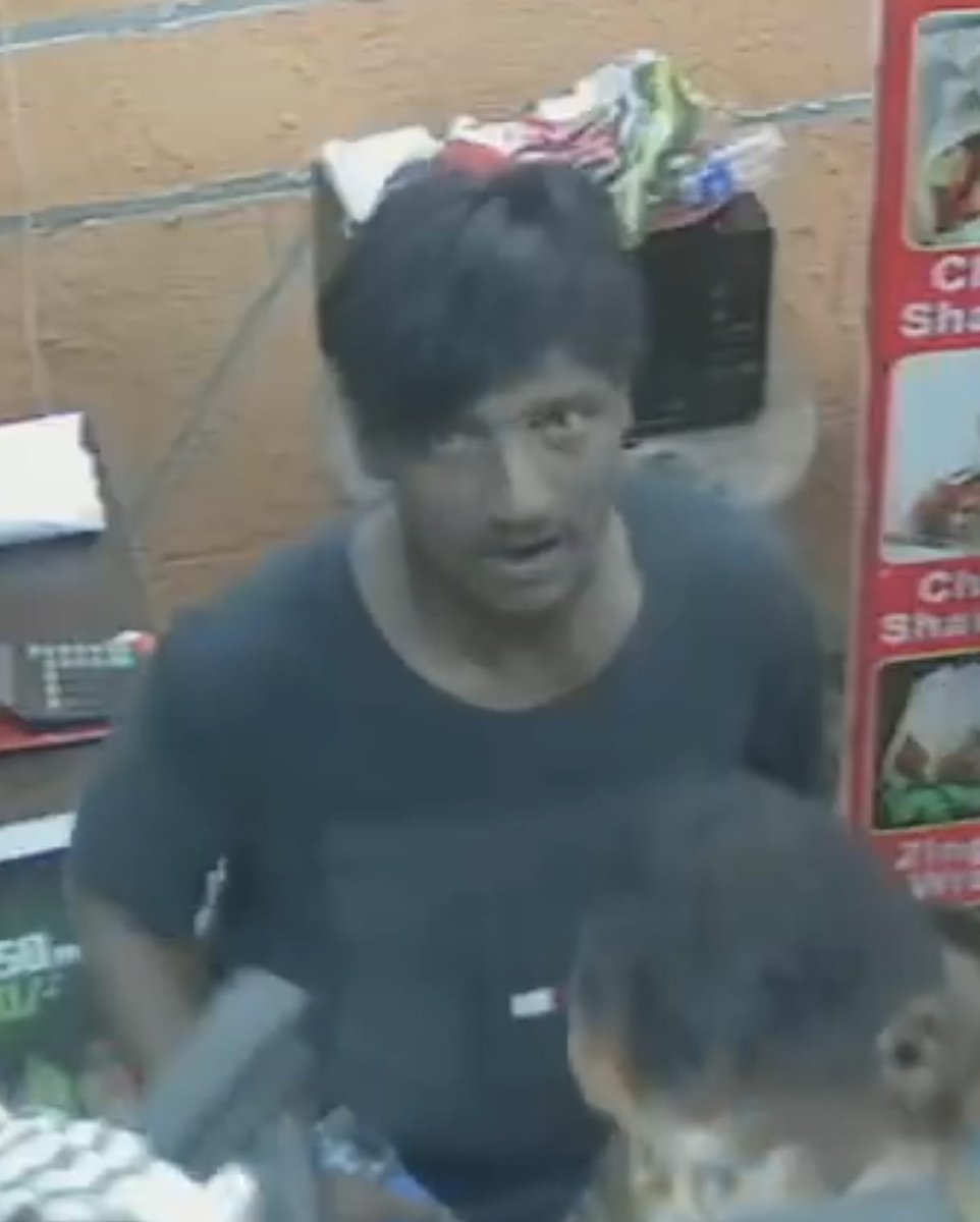 ShabazBaba's tweet photo. A customer who came to purchase a water bottle and stole a branded phone from the shop. The person can be seen clearly in the footage... #thief #caughtoncamera #STOPNEAT #SHAWARMAPOINT #SANTOSHNAGAR #PHISALBANDA https://t.co/D4ra2pej6S