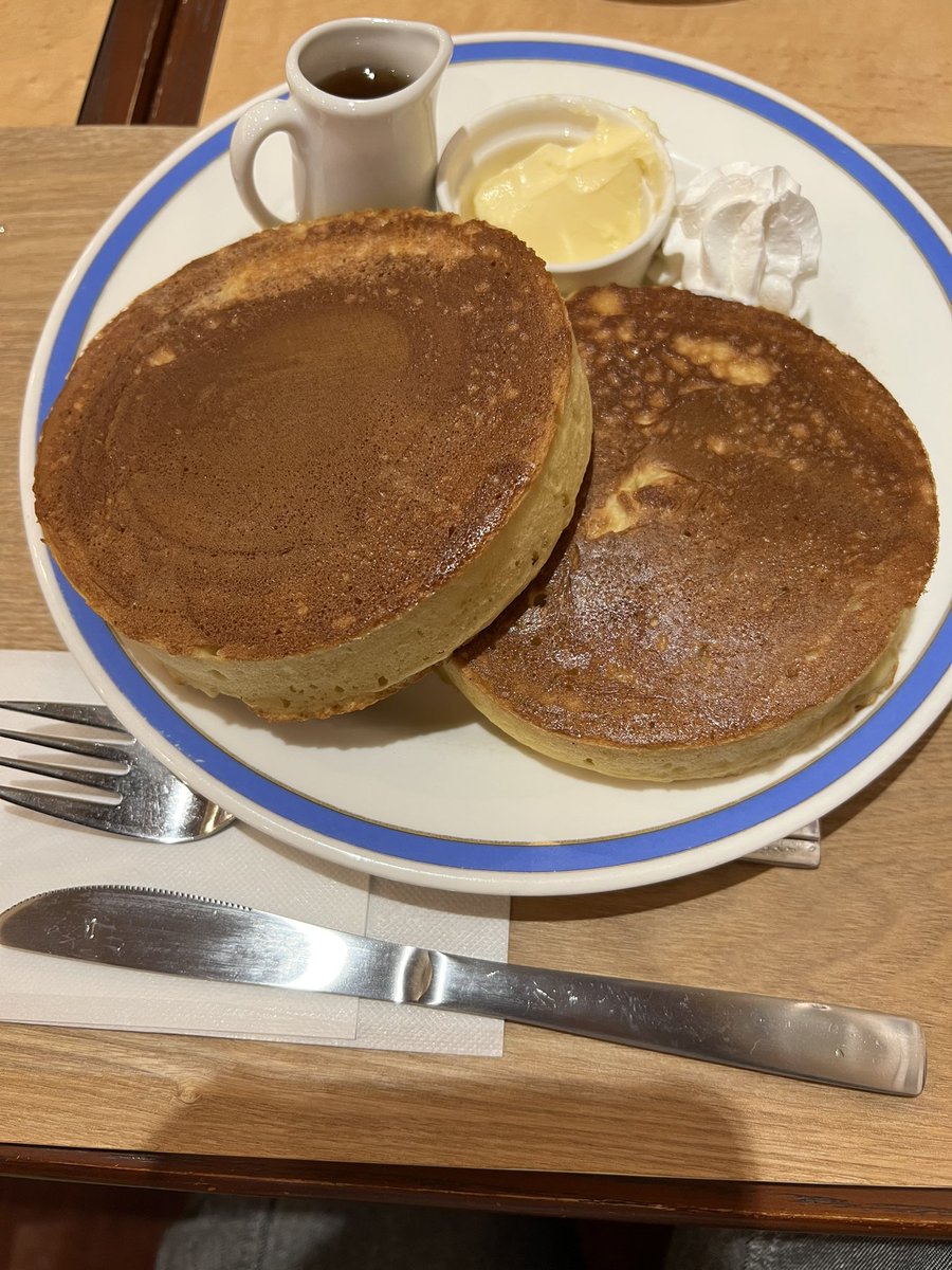 oosakashinwa's tweet photo. 41歳のオジサンが
2日連続夕方に
ホットケーキを食べたらダメという
法律はありますか？
無くても流石にダメだと思います。
思います、、、 https://t.co/vtyrMXsmiD