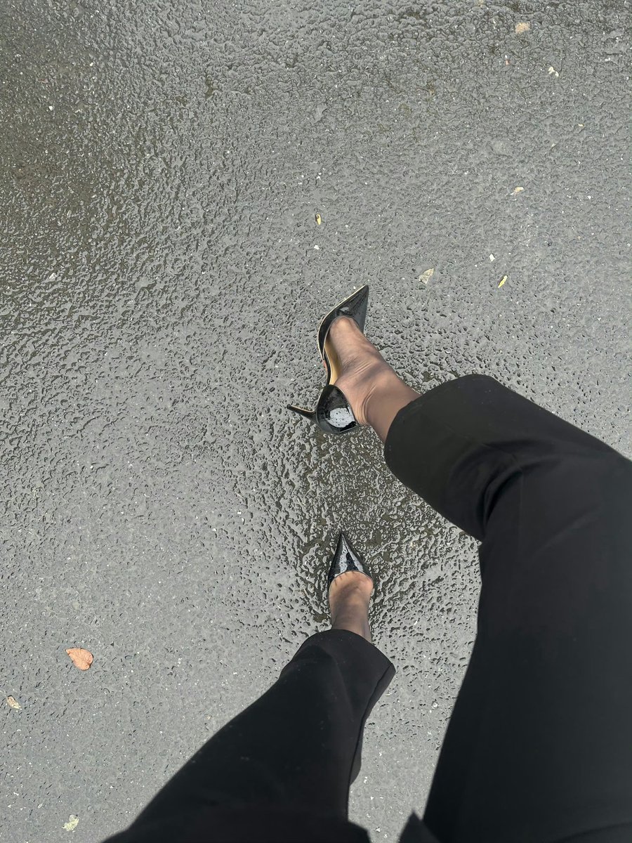 台风天里穿裤里丝，不会被大风刮走光！最近丝袜特价！