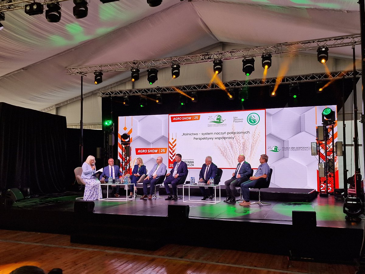 infograin_m's tweet photo. Debata #agroshow https://t.co/4ub3jURaPr