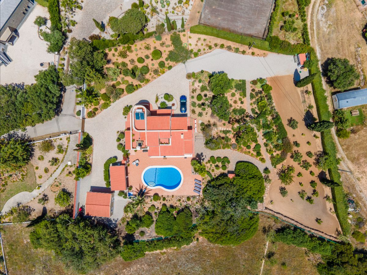 Price lowered on a newly-renovated Algarve villa 👉🏻 mailchi.mp/algarvehomesal…

#luxurylivingisaffordable #villaforsale #newlyrenovated #algarvehomesales