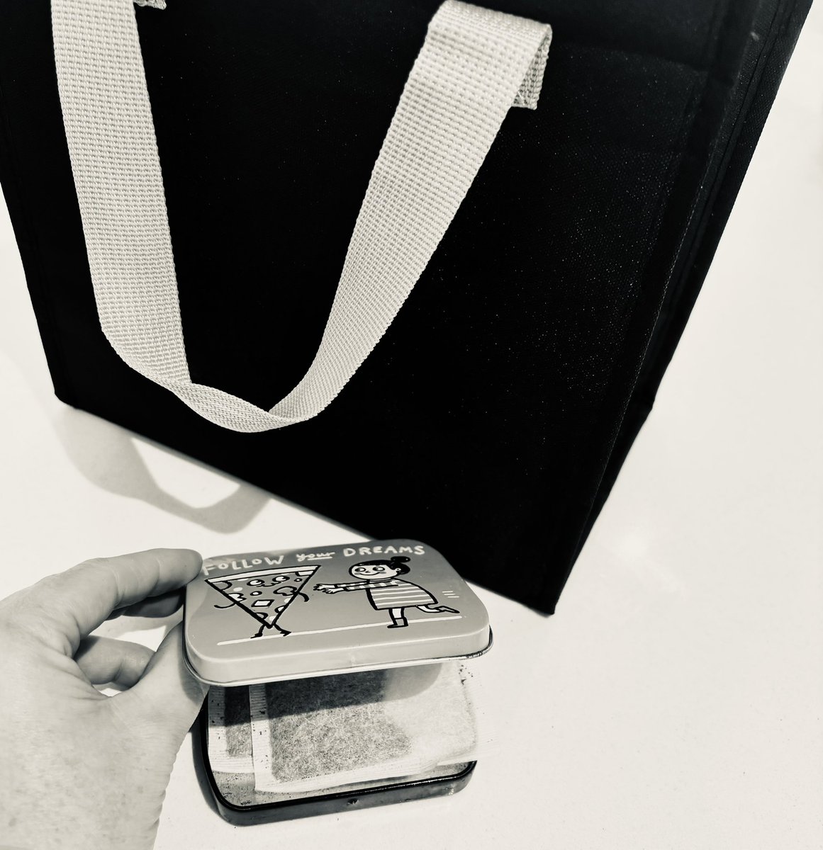 NickyWestSLT's tweet photo. You know ur a #SLT with a T addiction when…. all the tea bags have been used & ur food delivery isn’t due for a few more hours & you’re on the brink (admin to do on a wfh day and no tea?!) and then remember you’ve got some stashed in ur lunch bag! #SLTea #SLP #mySLTday 🫖☕️😅 https://t.co/NJLEvcp2BP