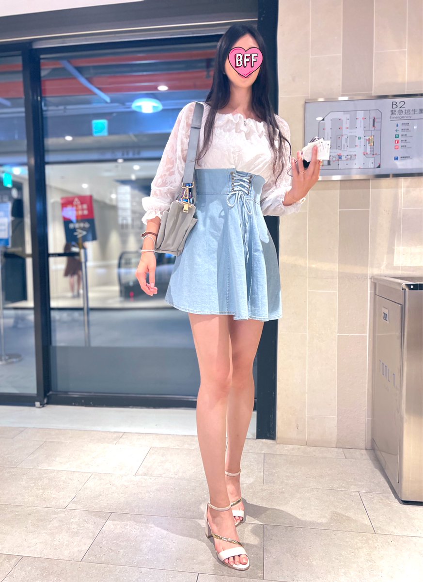 明天老婆就這套逛街看電影😝下裸體🤫大放送～