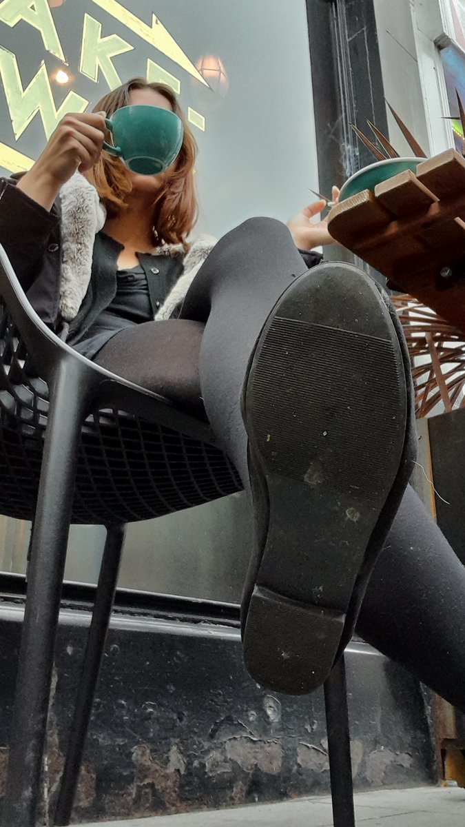 Lick the screen and send #femdom #findom #paypig #humanatm #shoeworship #flats #feetpics #sellingcontent #realgoddess #lifestyledom #footworship
