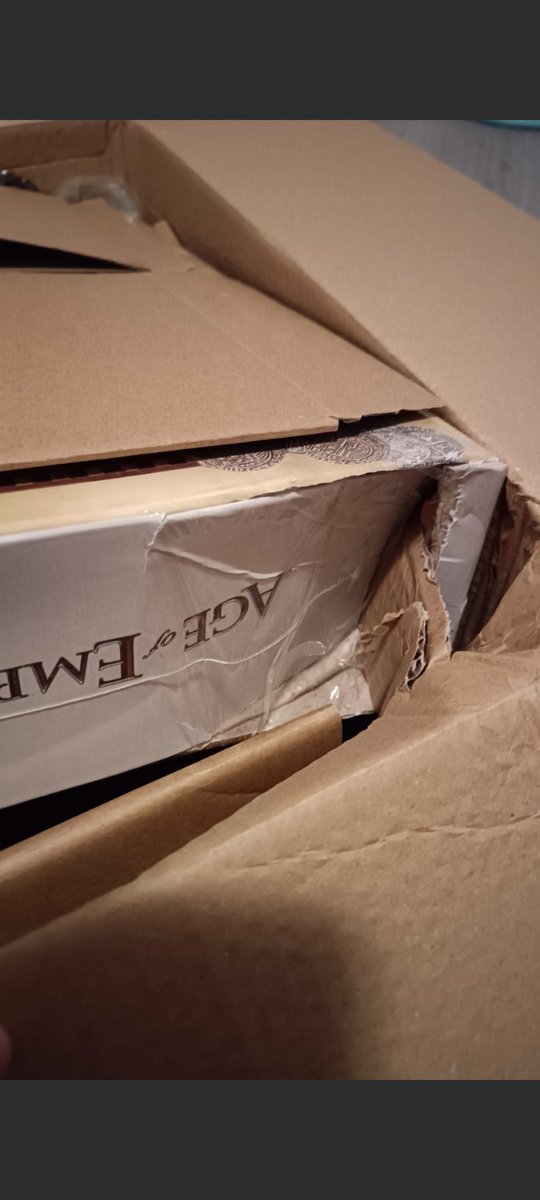 ¡Que dice <a href="/wallapop/">Wallapop</a> que si un envío con <a href="/Correos/">Correos</a> llega así a su destinatario, es culpa mía! 🤷 ¡Vaya panda de sinvergüenzas!