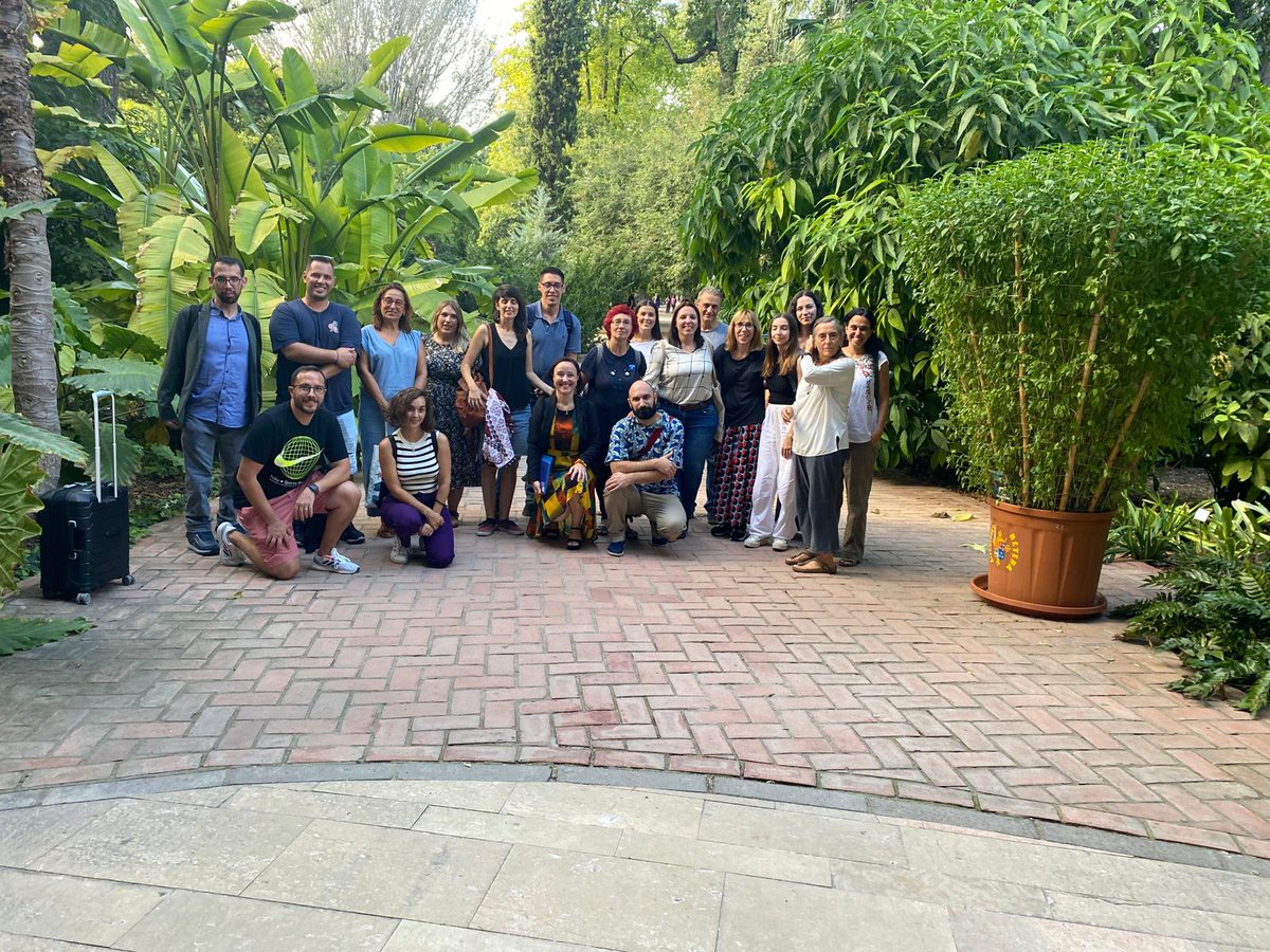 CatSpvssUv's tweet photo. (2/9)

📅Día 1 

🌍Arrancamos las actividades precongresuales con una exposición de pósters online y una productiva reunión de la Red de Investigación sobre Mujeres en Situación de Sinhogarismo. Un primer día de colaboración y nuevas ideas. #Investigación #Mujeres https://t.co/urVk5iqdaW