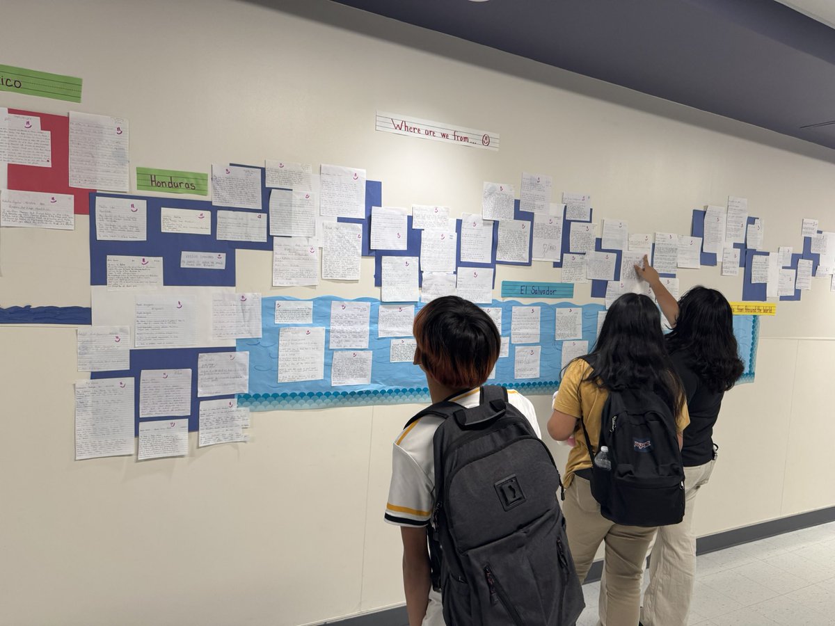 HMS_PGCPS's tweet image. Celebrating diversity at HMS is truly what makes our school great!  #diversitymatters #theworldmakesusgreat @bkbornjabredap @pam4pgcps