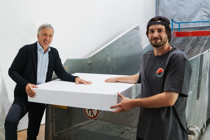anape_eps's tweet photo. Os presentamos el proyecto #EPSolutely en #Austria cuyo objetivo es preparar los recortes de planchas aislantes de EPS recogidos en obra para su reciclaje en circuito cerrado y procesarlo para fabricar nuevos aislamientos de #EPS
➕info 👇🏽
https://t.co/F58TlH5N4M
@EUMEPS https://t.co/S364Aj9NS0