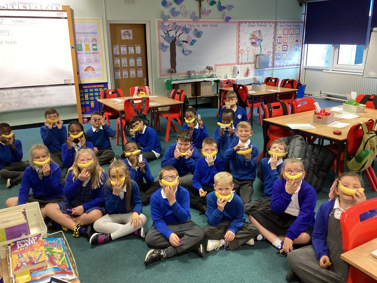 SMOS_P5_MissD's tweet photo. Some happy faces after visiting the Fair Trade tuck shop  🍌 @SMOSPrimary @FAIRTRADE https://t.co/Q3zRYAMfSp