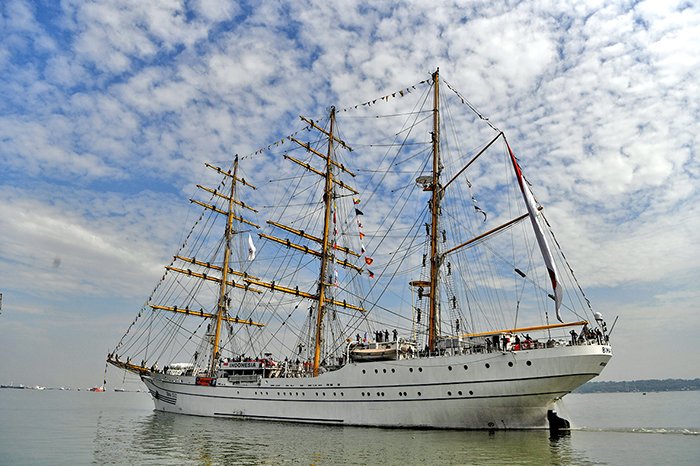 ⛵インドネシア練習帆船「ビマスチ」一般公開⛵ ⚓日 時 10月2日（水