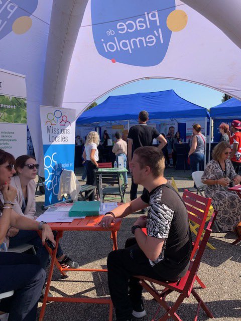 MullierBrice's tweet photo. @fxpriollaud @villedelouviers @AggloSeineEure Cette synergie avec la @villedelouviers et l’@AggloSeineEure renforcée par le partenariat @Mlv2al et @Capemploi_ a permis d’apporter des solutions de proximité pour les 300 visiteurs de cette magnifique après midi. Bravo à tous pour cette belle mobilisation ! https://t.co/JKcvmsfyrI