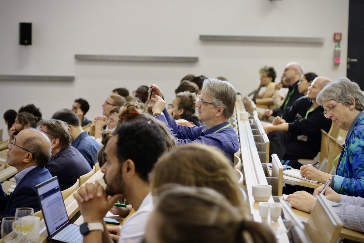 zalf_leibniz's tweet image. The #transformation of agricultural systems needs visions, innovations and and can only be achieved together. From 17 to 19 September, international researchers presented their work on sustainable #agriculture and land use at #Landscape2024. 🌾👩‍🌾 zalf.de/en/aktuelles/P…