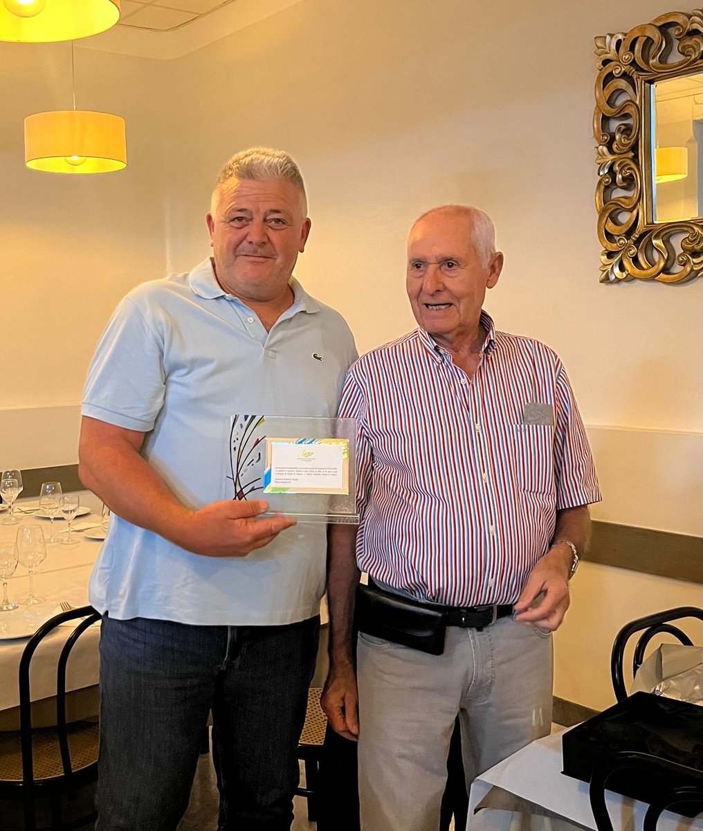 Pere Margalef Melich ahir va rebre una placa de reconeixement per la seva trajectòria exemplar. L'Associació de Viveristes de Tarragona li va fer aquest homenatge com a mostra d'agraïment pel seu compromís i aportacions al sector productor de planta.

viveristesdetarragona.com/entrega-de-pla…