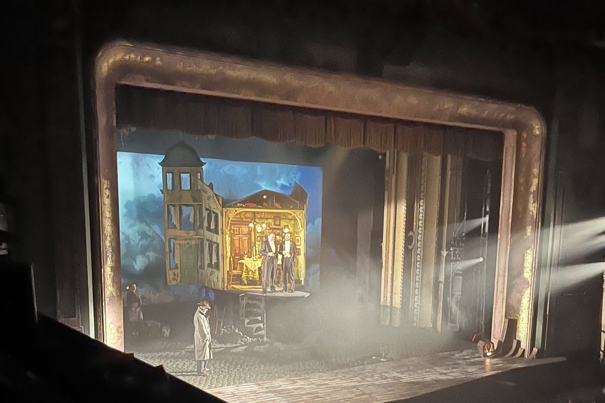 StevenageEsc's tweet image. Yesterday, our GCSE English Literature students went to Alexandra Palace to see ‘An Inspector Calls’ - the students loved the performance @aninspector 🙌🏼 🎭