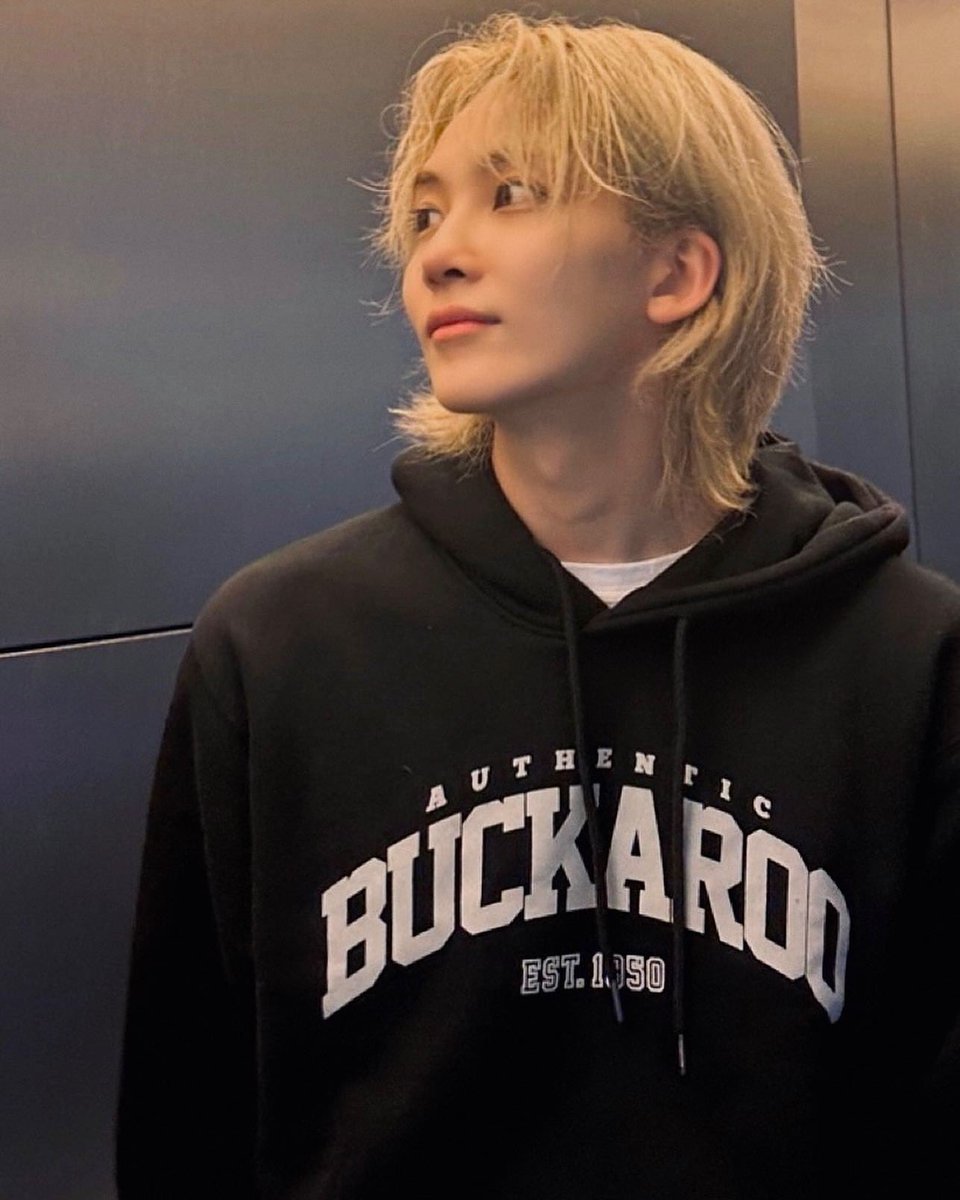 wonubliss's tweet photo. jeonghaniyoo_n 💛🖤🩶 #정한 https://t.co/mlY7ojklzC