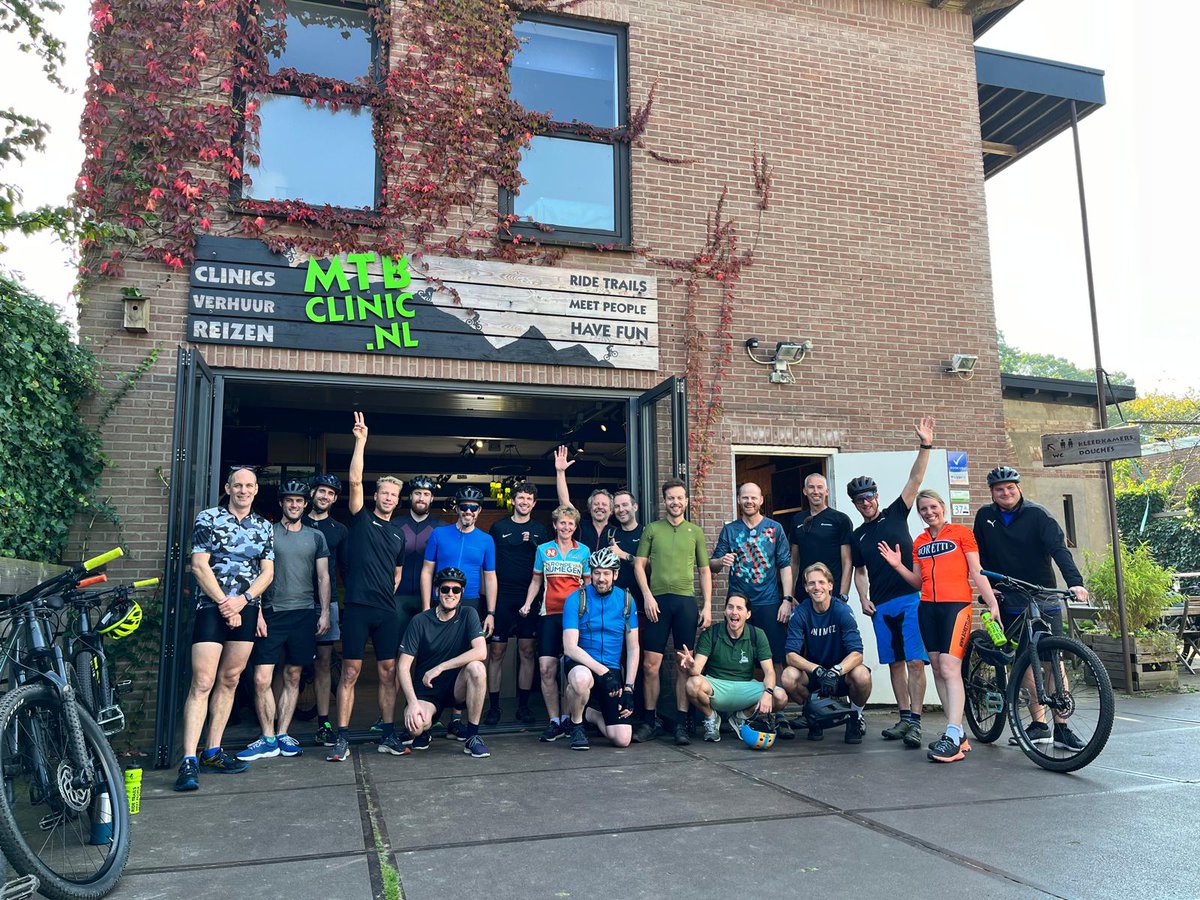 Heuvel op, heuvel af, rondom boomstronken cirkelen en als hoogtepunt de Granny’s afdaling!🚵‍♂️

Gisteren kregen wij ons fantastische cadeau voor ons 10-jarige bestaan van Pondera: een mountainbikeclinic samen met hen bij MTBCLINIC in Velp. Heel veel dank Pondera!💚

#Topcadeau