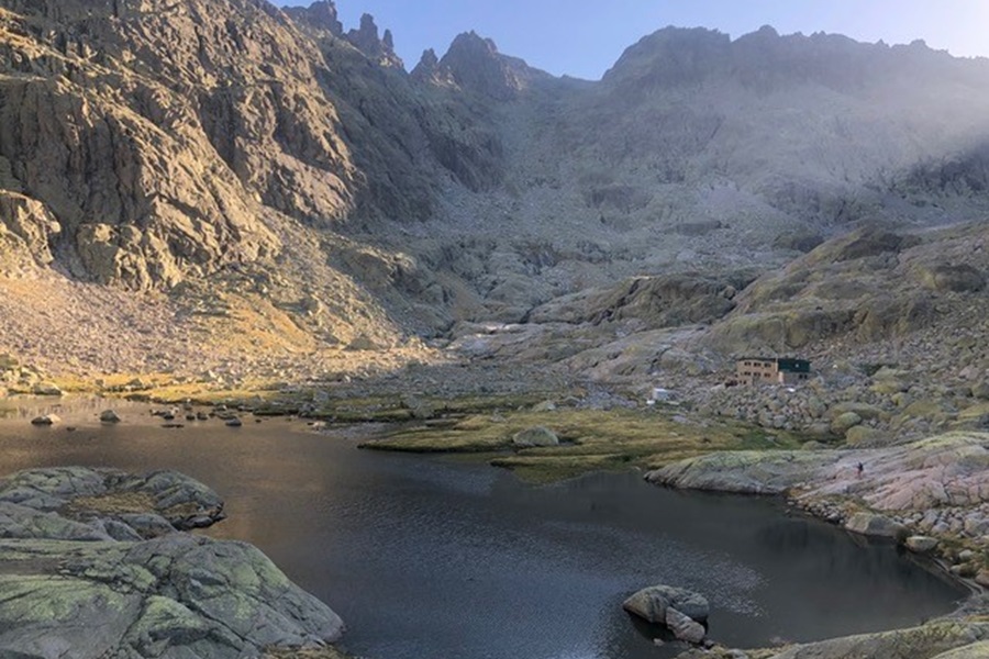 Un equipo científico del <a href="/IICG_URJC/">IICG-URJC</a> inicia por tercer año su actividad periódica de toma de datos y muestreo en ocho lagos de origen glacial.

La novedad este año será realizar un muestreo de las lagunas sin ninguna especie de pez.

urjc.es/todas-las-noti…