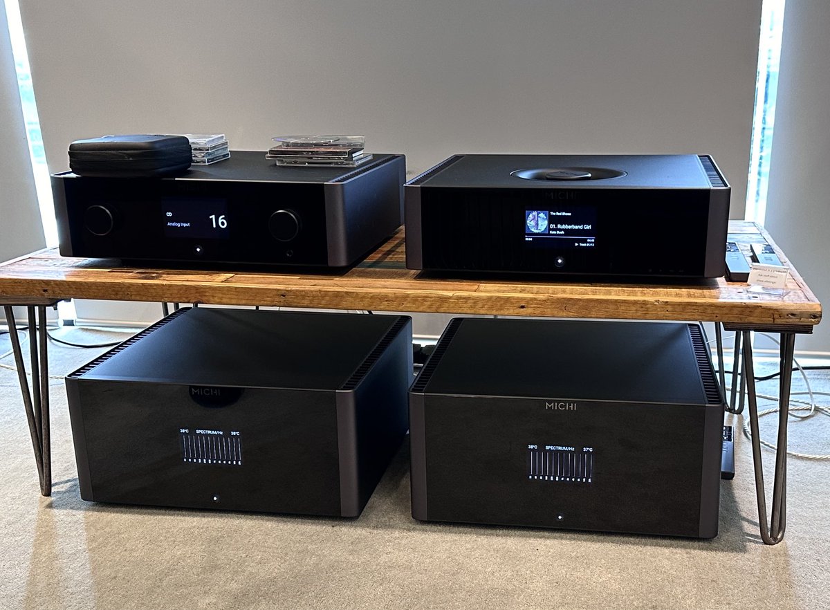 Michi Q5 CD player makes its world debut at UK HiFi Show Live in the Cadence room.