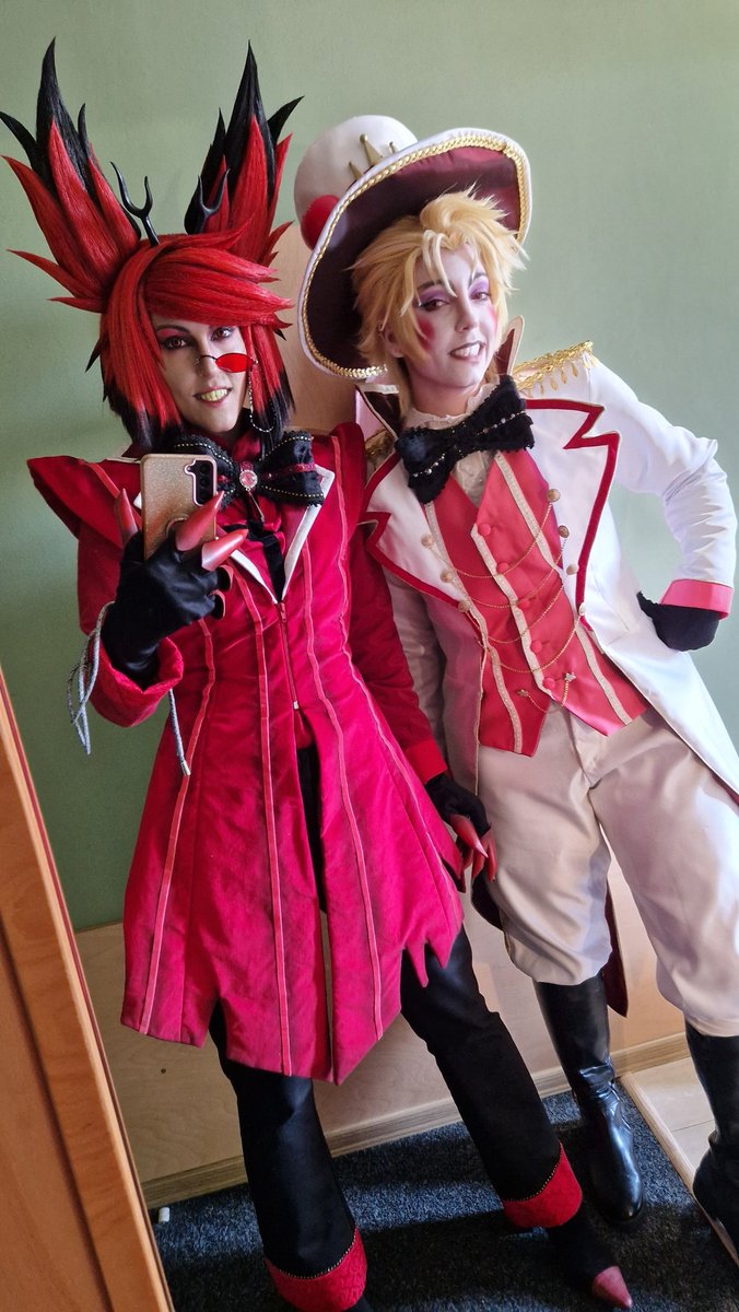 SatsukiCosplay's tweet photo. Hola amores!! Ya hemos pasado la revisión!! Ha salido todo genial y los jurados fueron majisimos💖
Lucifer @Talesoflightnin

#japanweekend #acws #animecosplayworldstars #animeworldstars https://t.co/J1pndorvZe