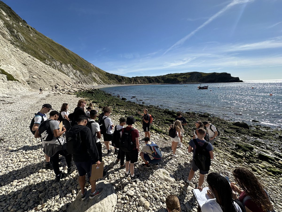 ArthurTerrySch's tweet photo. Year 13's exploring Lulworth Cover, Stair hole and Durdle Door 📋🧗‍♂️🐚

@the_atlp #ArthurTerrySchool #Dorset #Geography https://t.co/p24mYva5xy