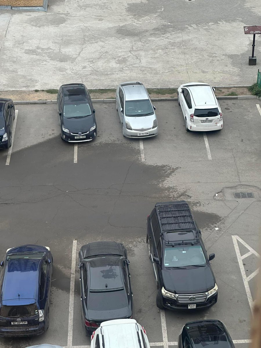 Хэдүүлээ эхлээд “би л болж байвал” гэдэг аминчхан үзлээсээ салъя. Дээр нь бага ч гэсэн сэтгэлтэй,соёлтой болъё.