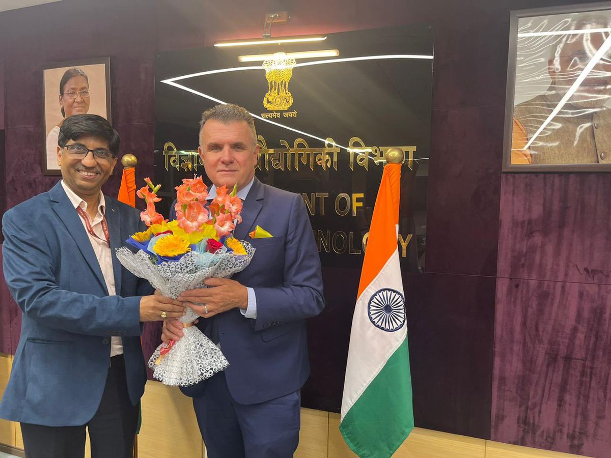 Excellent meeting with Prof Abhay Karandikar <a href="/karandi65/">Abhay Karandikar</a> Secretary, <a href="/IndiaDST/">DSTIndia</a> to explore new areas of cooperation &amp; continued commitment to deliver scientific excellence by bringing the best researchers &amp; industries from 🇸🇪 &amp; 🇮🇳 to build a sustainable tomorrow.