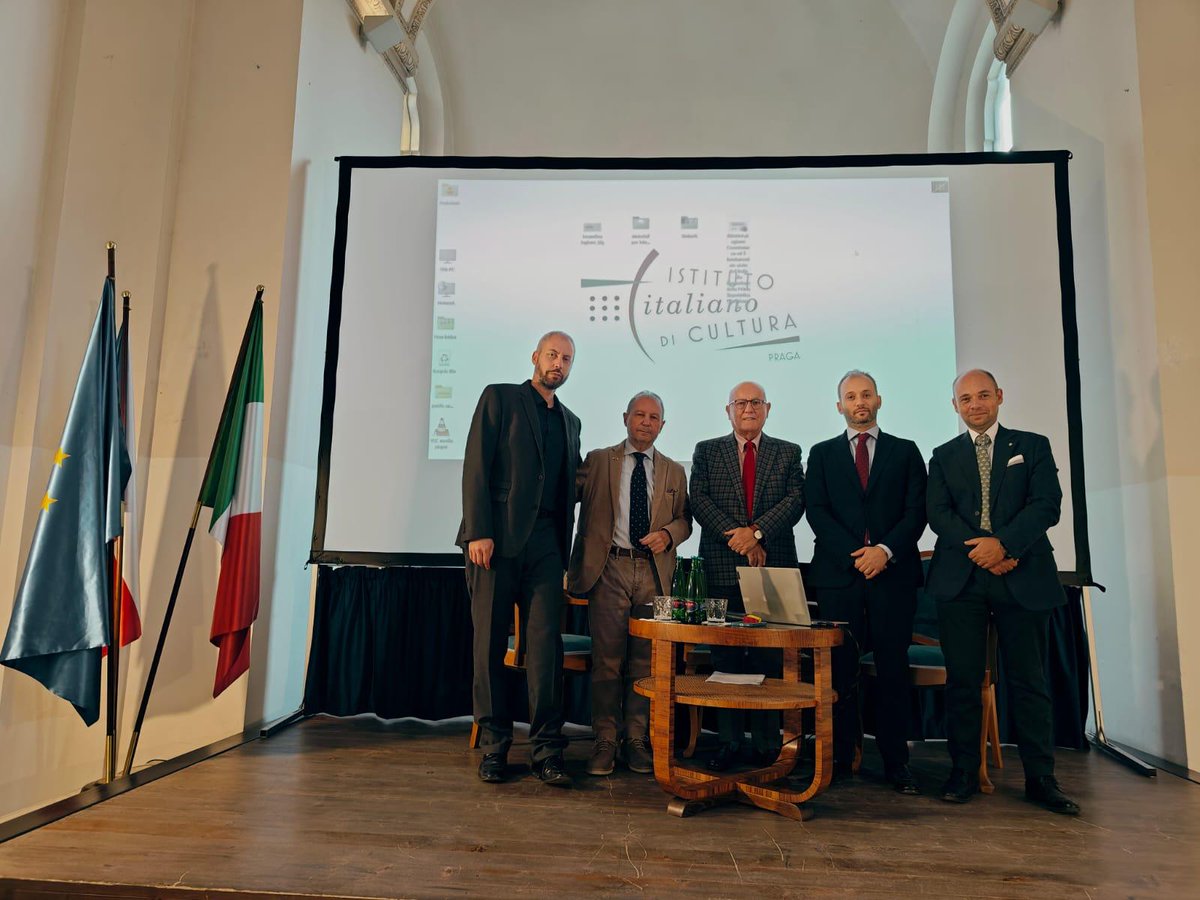 All'<a href="/IicPraga/">IIC PRAGA</a> un confronto sulle Legioni cecoslovacche nel Regio esercito italiano tra <a href="/SergioTazzer/">Sergio Tazzer</a> #LambertoFerranti, moderato da <a href="/AndreasPieralli/">Andreas Pieralli</a>. Iniziativa dell'IIC e dello #StudioLovecchio, con Associazione per l’Italia nel Mondo, #ITAline, <a href="/italiapraga1way/">italia praga one way</a> e <a href="/ProgettoRC/">Progetto RC</a>.