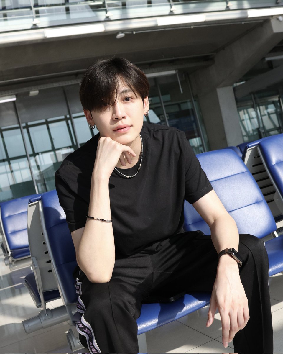 veevee_z's tweet photo. หล่อมาก! Safe flight bibi ✈️😼💖

#bb0un 
#bounshanghai 
#贝加鱼乐嘉年华 
#贝加鱼乐bellgaent https://t.co/Cq4tr9rOgx
